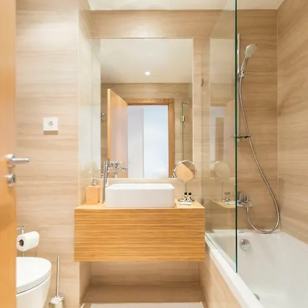 Appartement 5 Star Riverside Apartment, A/c, Netflix & Parking