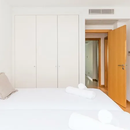 5 Star Riverside Apartment, A/c, Netflix & Parking