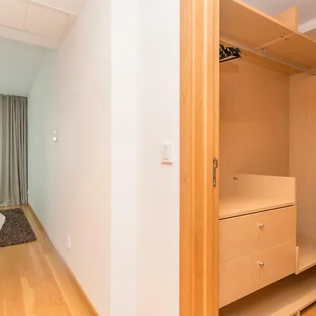 5 Star Riverside Apartment, A/c, Netflix & Parking Appartement *