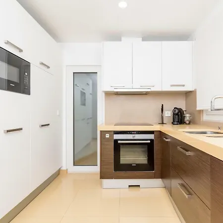 Appartement 5 Star Riverside Apartment, A/c, Netflix & Parking